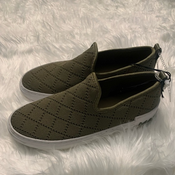 Comfortable Slip On Sneakers - Picture 4 of 4